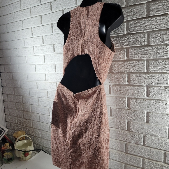 Citi Studio Dress  -- ITEM # 20 - Picture 3 of 9